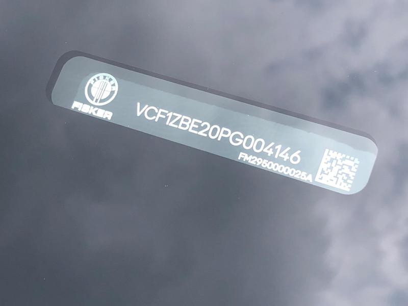 39403169-8.jpg